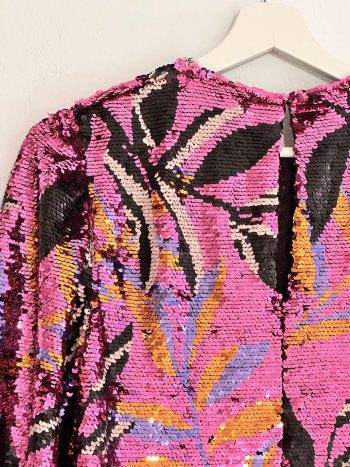 detalle del cierre vestido anari en rosa fucsia – dearroyo studio