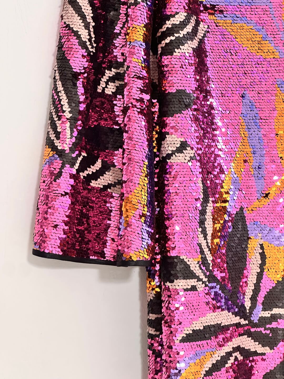 detalle del remate de la manga del vestido anari – dearroyo studio