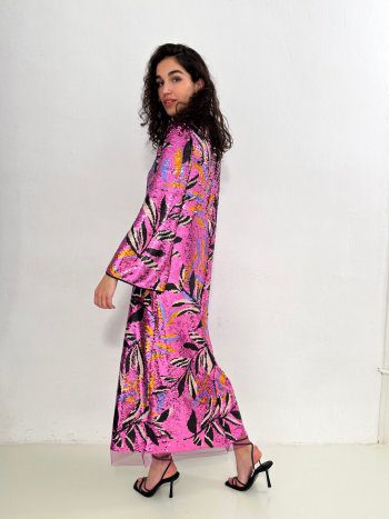 modelo de perfil con vestido anari – dearroyo studio