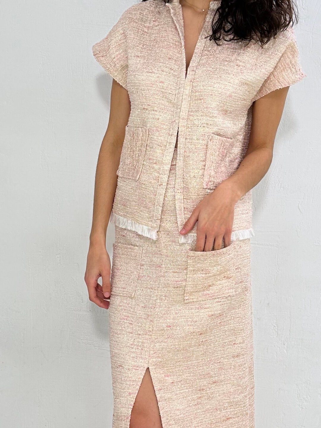 vista detalle del delantero en modelo del cuerpo botosani -dearroyo studio