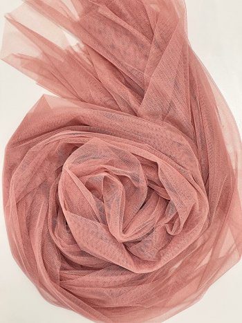 vista detalle del tejido de tul rosa nude del foulard MONACO -dearroyo studio