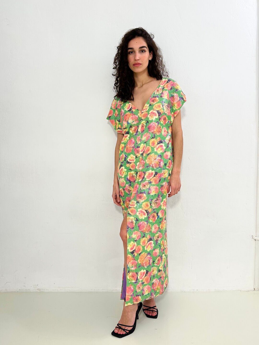 vista delantera en modelo del vestido manila -dearroyo studio