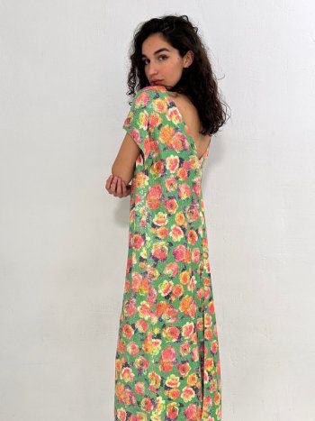 vista lateral en modelo del vestido manila -dearroyo studio
