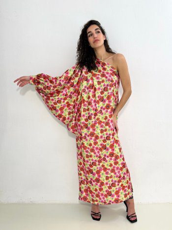 modelo de frente con el vestido marla