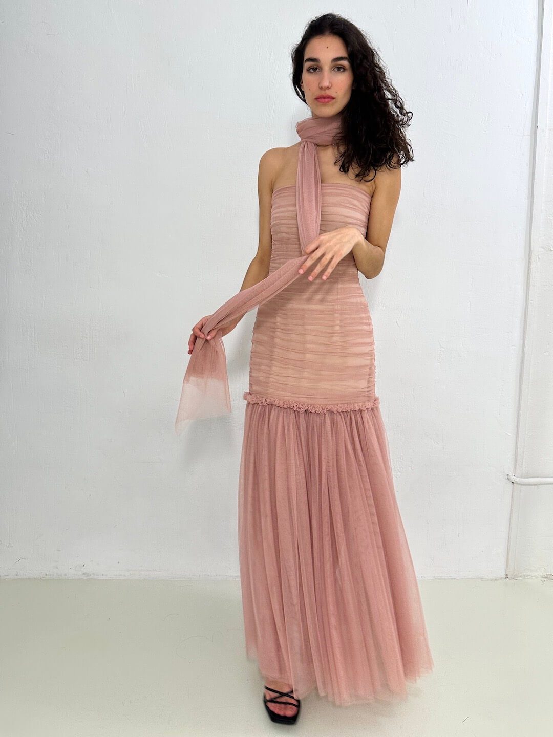 vista delantero en modelo del vestido monaco -dearroyo studio