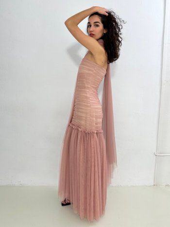 vista lateral en modelo del vestido monaco -dearroyo studio