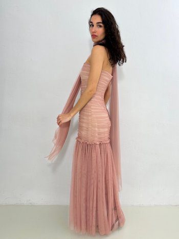 vista lateral en modelo del vestido monaco -dearroyo studio