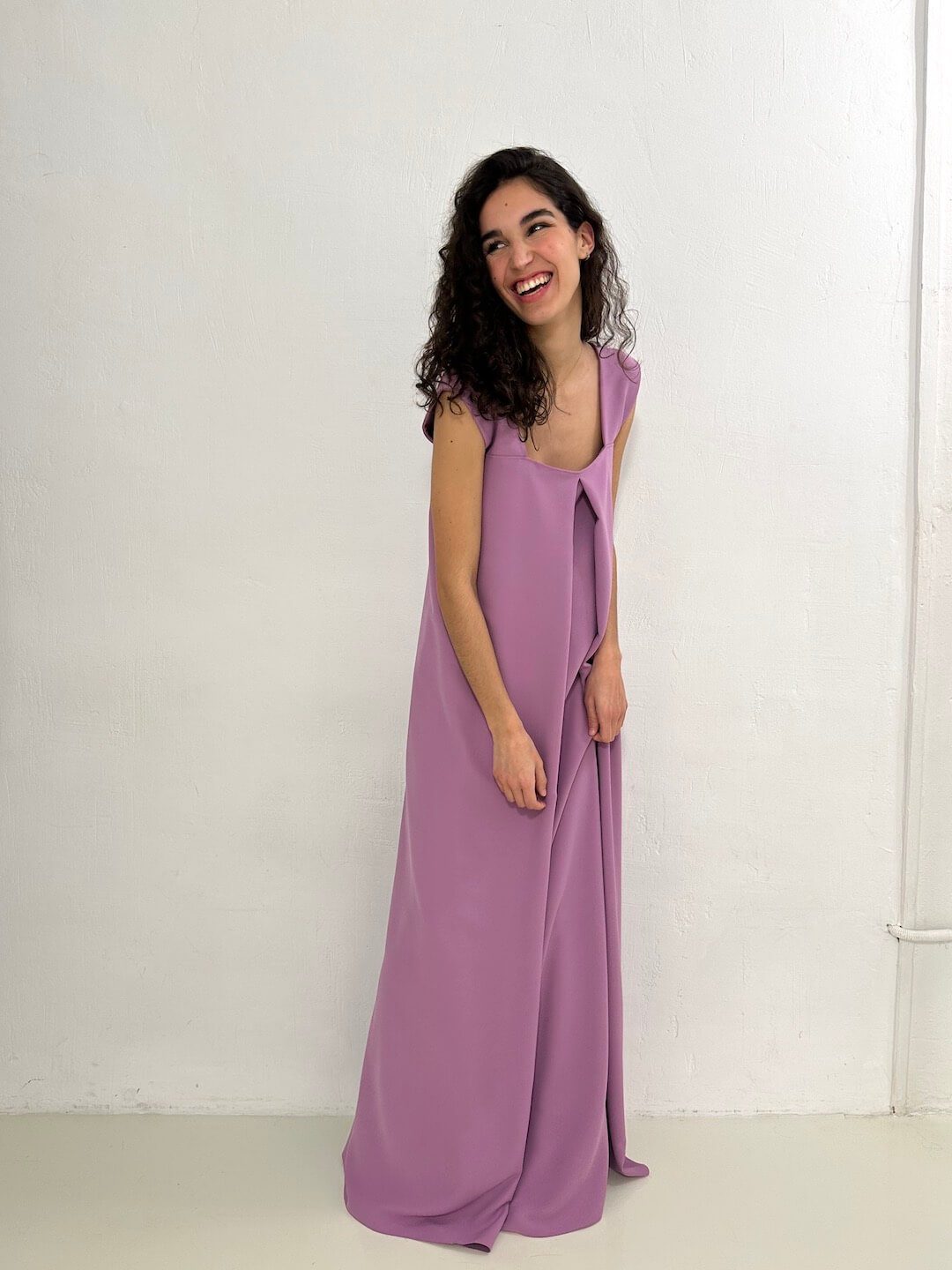 vista del delantero del vestido nacala en modelo -dearroyo studio