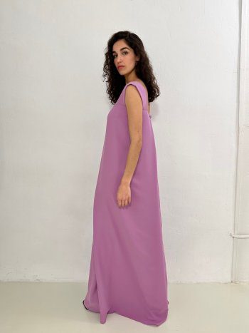 vista lateral del vestido nacala en modelo -dearroyo studio