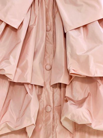 detalle del delantero mini vestido OAXACA en tafetán rosa – dearroyo studio