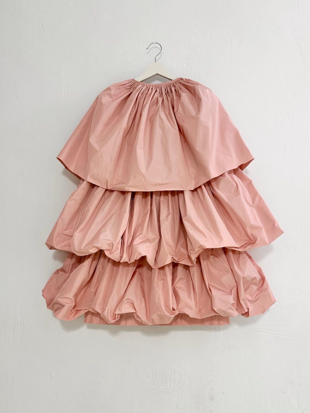 espalda en percha mini vestido OAXACA en tafetán rosa – dearroyo studio