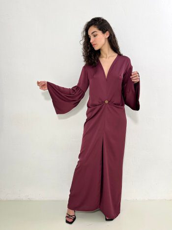 delantero en modelo con el vestido sahara mostrando caida manga – dearroyo studio