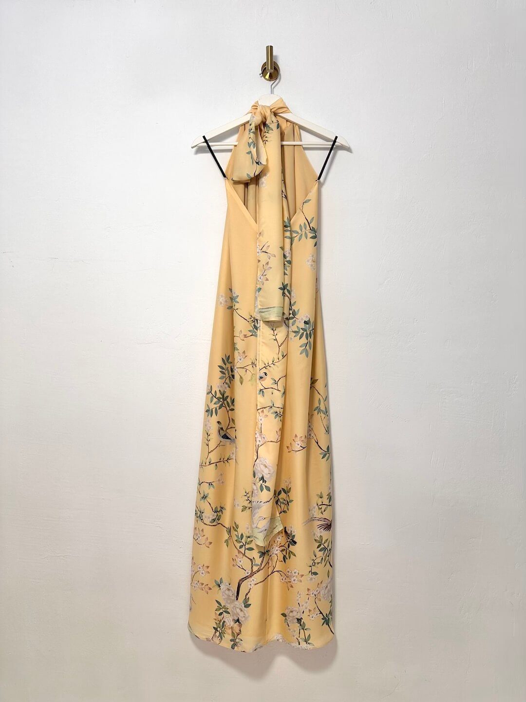 espalda en percha del vestido cordova -dearroyo studio