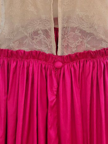 detalle del encaje efecto piel en la espalda del vestido LIMON – dearroyo studio