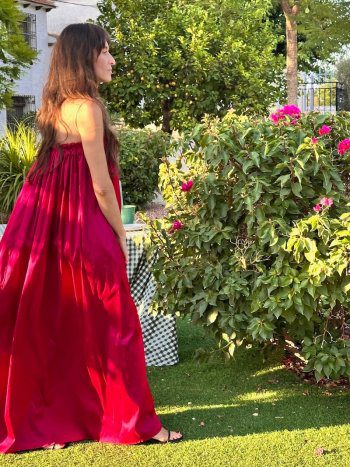 perfil de modelo con vestido limon frambuesa-dearroyo studio