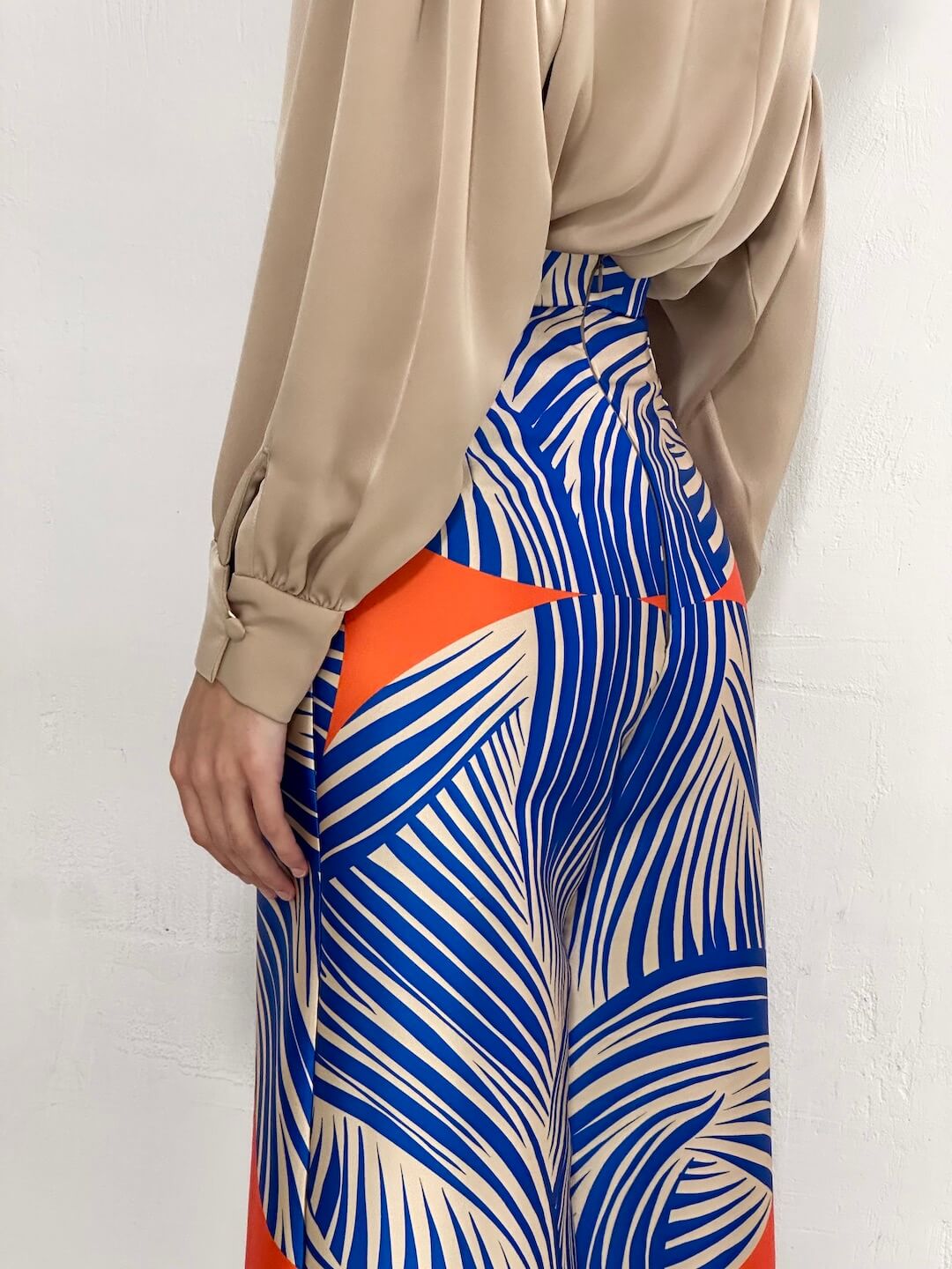 detalle espalda del pantalón nagano -dearroyo studio