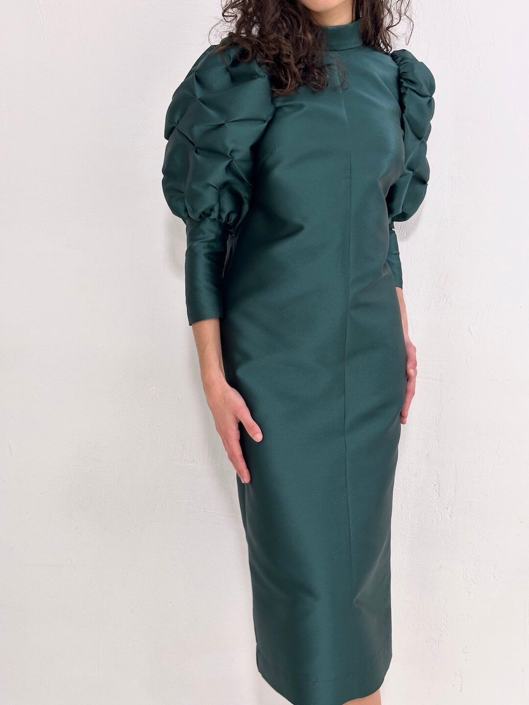 detalle de delantero y mangas abullonadas – dearroyo studio