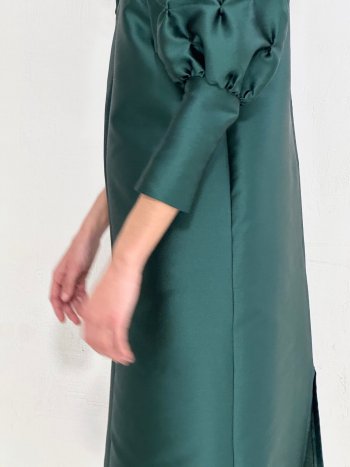 detalle de puño en el vestido filadelfia -dearroyo studio