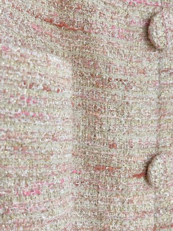 detalle del tejido en botón y bolsillo en delantero -dearroyo studio