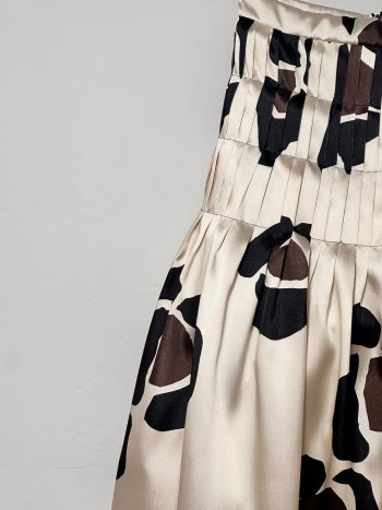 detalle de pliegues en falda niza -dearroyo studio