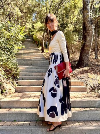 falda niza en perfil con estampado y volumen de falda -dearroyo studio